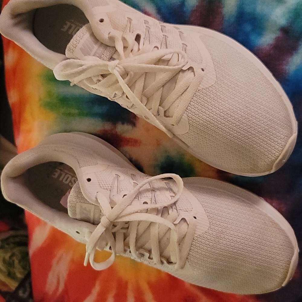 NEVER worn nike running sneakers